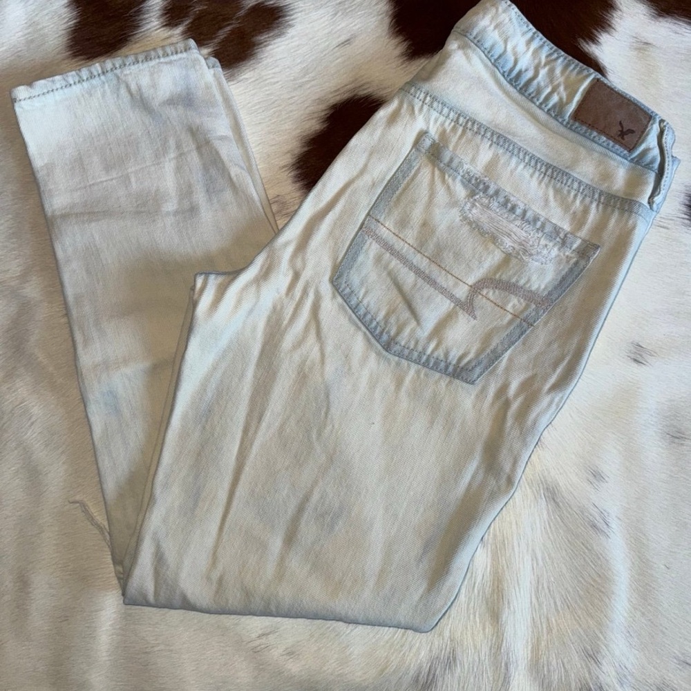 AEO American Eagle jeans size 4  Tom girl distressed